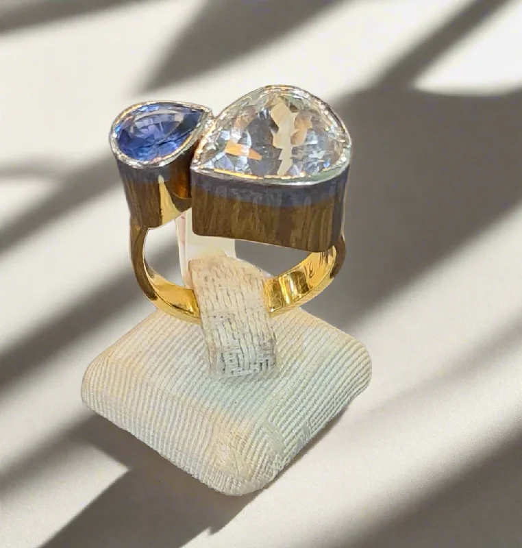 custom wedding rings for men with sapphires and diamonds-Ring in 18k gold with a phenakite and a blue Saphhire