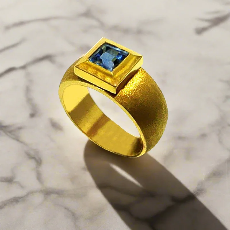 custom engagement rings for men with diamonds and sapphires-Ring in 18k gold with bleu topaz (B-34)