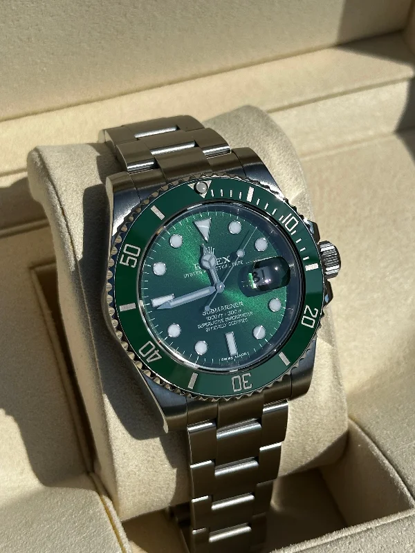 men's watches with bold designs and colorful silicone straps -Rolex Submariner Date The Hulk 40mm 116610LV Oyster Green Dial